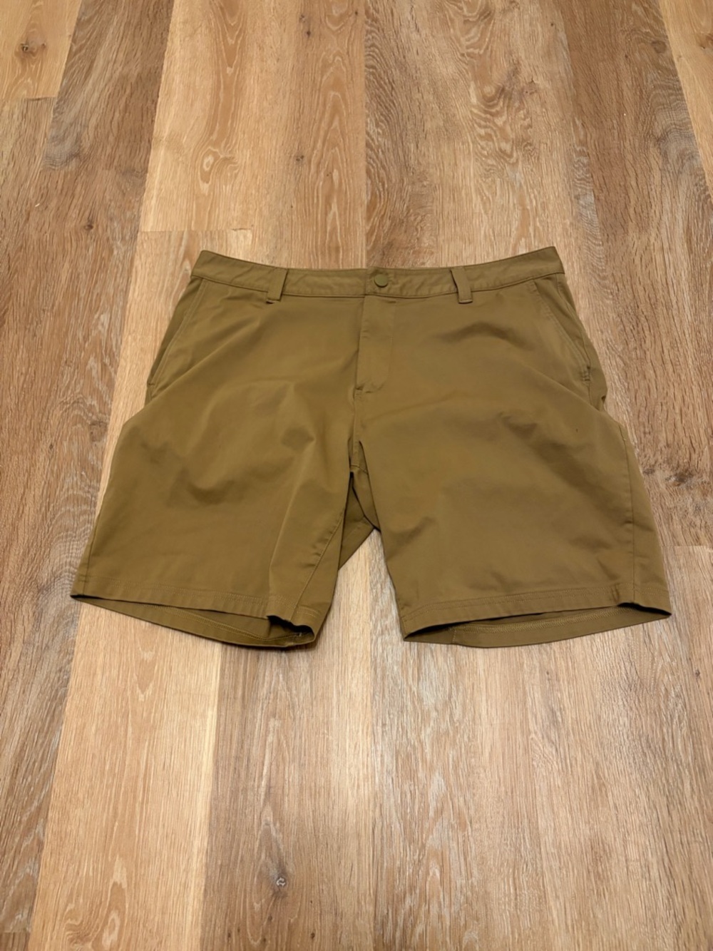 Rhone Commuter Shorts Mens 33 Khaki Tan 9" Inseam Flex-Knit Golf Performance